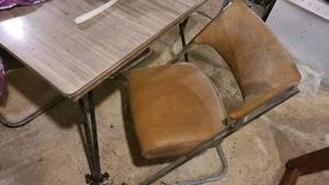 lot 114 image: Vintage table and padded chairs