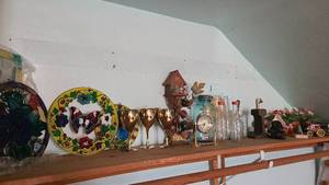 lot 157 image: All decor and more on bedroom shelf