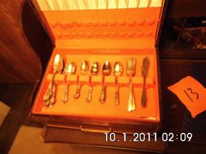 lot 13 image: Wooden Silverware box with silver flatware and more