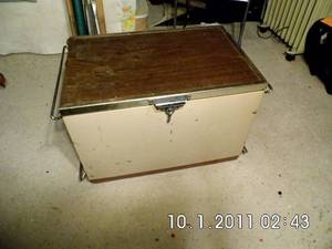 lot 18 image: Vintage Ice Chest