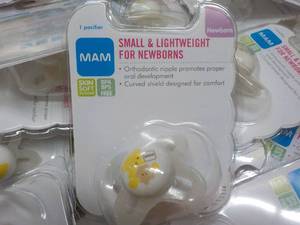 lot 254 image: 50 ct MAM Newborn Small and Lightwe...