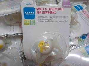 lot 255 image: 50 ct MAM Newborn Small and Lightwe...