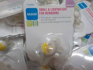lot 256 image: 50 ct MAM Newborn Small and Lightwe...