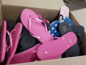 lot 265 image: 25 pair Mens and Womens Flip Flop...