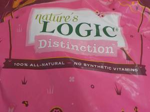 lot 274 image: 24 lb. Bag Natures Logic Distincti...