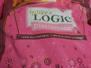 lot 276 image: 24 lb. Bag Natures Logic Distincti...