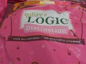 lot 279 image: 24 lb. Bag Natures Logic Distincti...