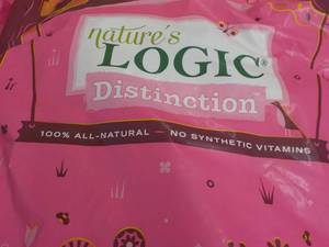lot 280 image: 24 lb. Bag Natures Logic Distincti...