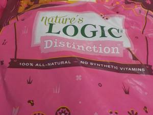 lot 281 image: 24 lb. Bag Natures Logic Distincti...