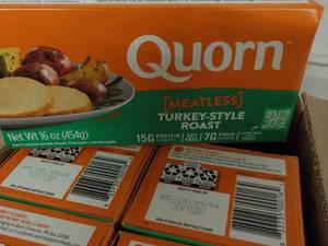 lot 320 image: 12 ct Frozen Quorn Meatless Turkey ...