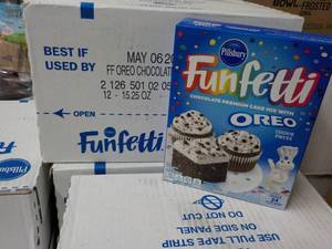 lot 339 image: 12 - 15.25 oz boxes Pillsbury Funfe...