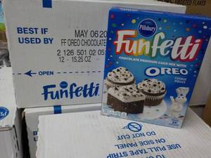 lot 341 image: 12 - 15.25 oz boxes Pillsbury Funfe...