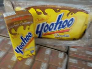 lot 420 image: Case of 40 ct 6.5 oz Yoo-hoo Chocol...