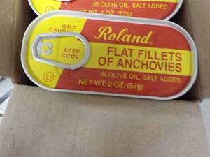 lot 440 image: 25 ct 2 oz Tins Roland Flat Fillets...