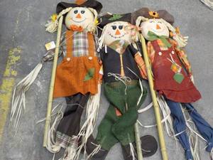 lot 45 image: 3 - 5 ft Scarecrows with Bamboo Sta...