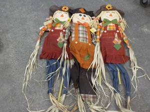 lot 46 image: 3 - 5 ft Scarecrows with Bamboo Sta...
