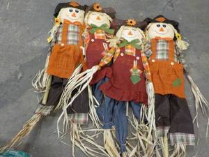 lot 47 image: 4 - 5 ft Scarecrows with Bamboo Sta...