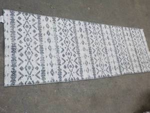 lot 49 image: 28 x 84Opal House Runner- non slip...