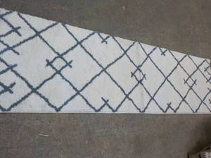 lot 55 image: 24 x 84 Runner this is a return t...