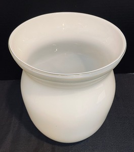 lot 110A image: White Blown Glass Vase by Peter Zelle