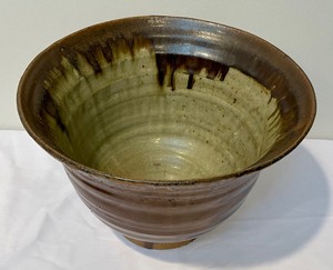 lot 126 image: Artisan Pottery Bowls and Platter including Pottery by Peter Zelle