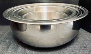 lot 137 image: Lidded Stock Pot and Wolfgang Puck Nesting Mixing Bowls
