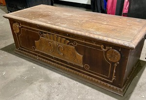 lot 229 image: Charming Vintage Cavalier Cedar Chest
