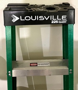 lot 230 image: Louisville 4 Foot Ladder