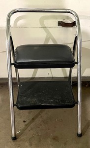 lot 232 image: Helpful Step Ladder