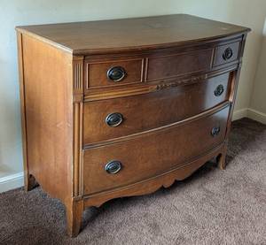 lot 113 image: Vintage Bow Front Wood Dresser