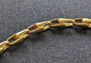 lot 101 image: 18k Gold Link Bracelet