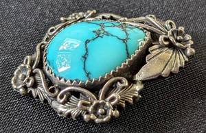 lot 105 image: Small Sterling Silver and Turquoise Brooch Pendant