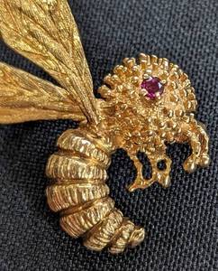lot 114 image: Vintage 14k Gold and Ruby Wasp Brooch