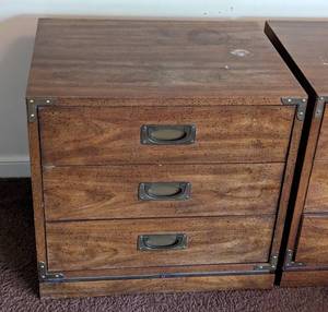 lot 115 image: Pair of Vintage Drexel Nightstands