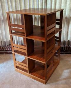 lot 3 image: Vintage Rotating Wood Bookcase