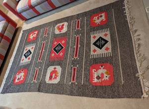lot 7B image: Beautiful Woven Vintage Area Rug