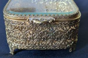 lot 277 image: Vintage Gold Tone Cherub Trinket Box