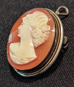 lot 285 image: Small 800 Silver Cameo Brooch Pendant