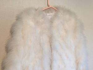 lot 293 image: Vintage Full Length White Feather Jacket