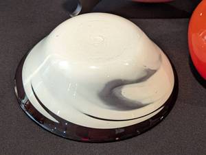 lot 299 image: Artisan Art Glass bowls and Vase