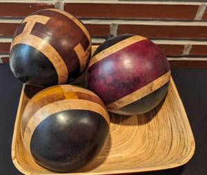 lot 304 image: Decorative Wood Bowls and Gourds