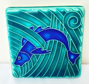 lot 164 image: Vintage Motawi Tileworks Hand-Painted Swimming Fish Tile