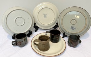 lot 153 image: Variety of Pretty Pottery Dishes
