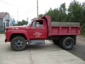 lot 2 image: 1974 Ford F-600