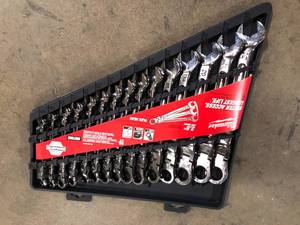 Milwaukee 144-Position Flex-Head Ratcheting Combination Wrench Set Metric (15-Piece)  Customer Returns See Pictures