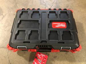 Milwaukee PACKOUT 22 in. Medium Red Tool Box with 75 lbs. Weight Capacity Customer Returns See Pictures