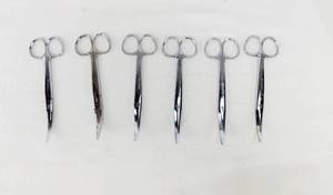 lot 22 image: Lot of 6 Dissecting Scissors Curved Tip