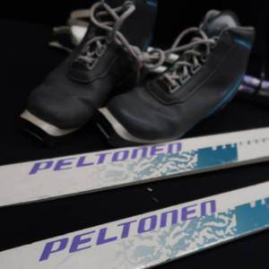 lot 9 image: CROSS COUNTRY SKI BOOTS AND POLES