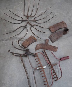 lot 10 image: LOT OF REALLY COOL  VINTAGE TOOLS WITHOUT HANDLES