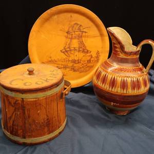 lot 21 image: VINTAGE WOODEN  POTTERY